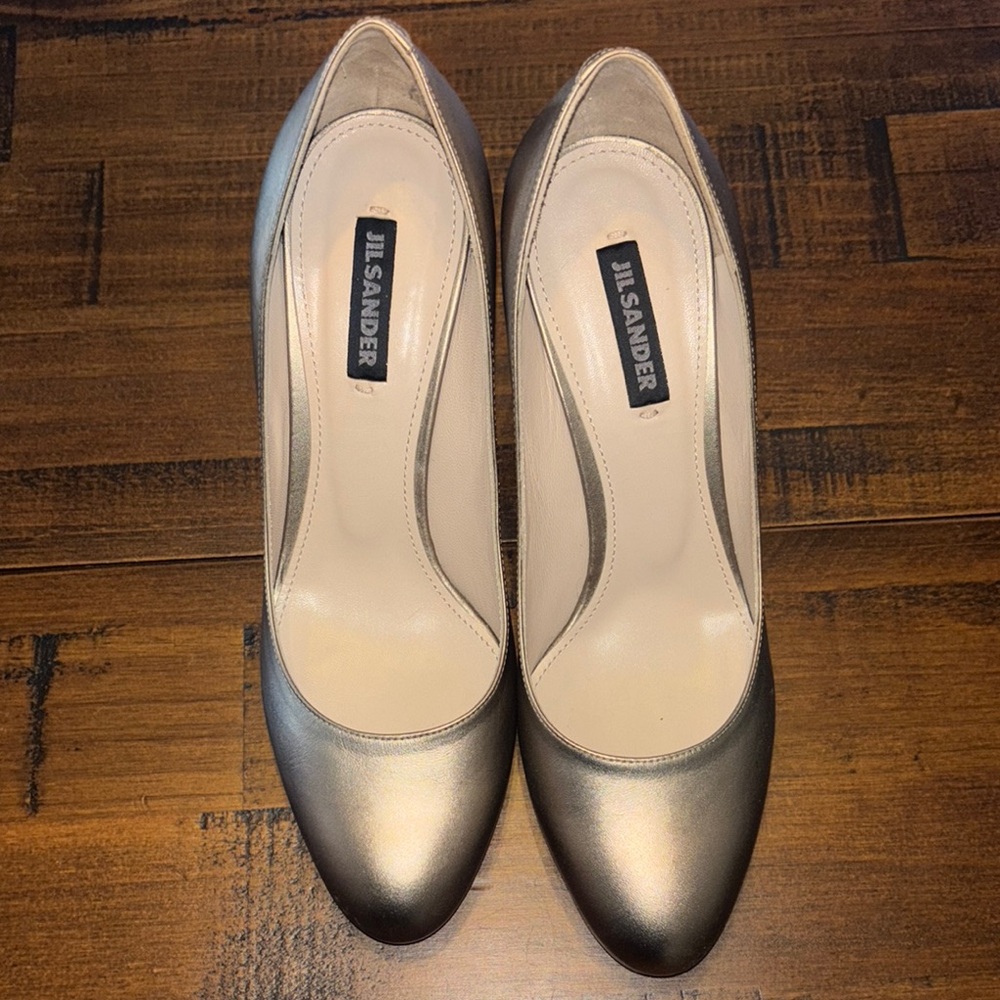Jil Sander Gold Pumps